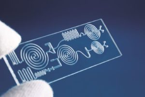 Hochpräzises Laserschweißen für die Mikrofluidik