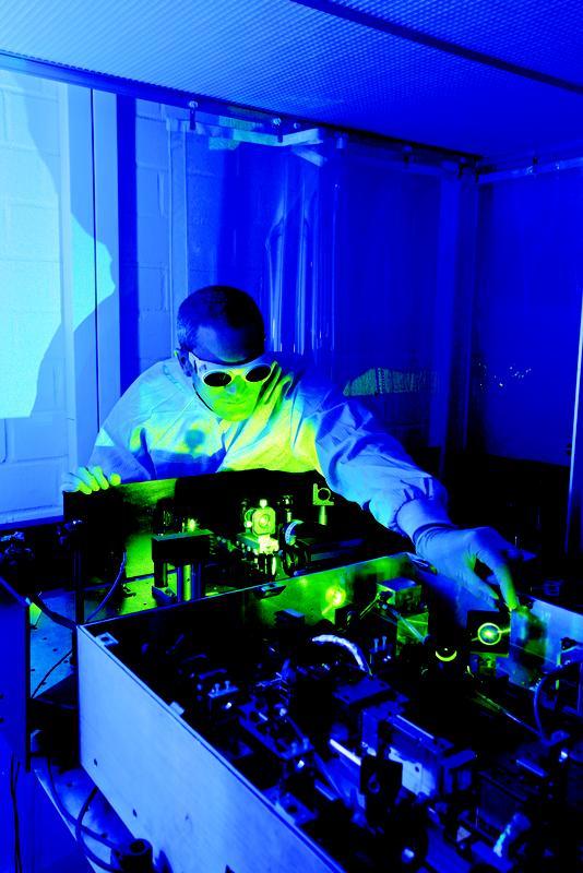 Ultrakurze Laserpulse für Wissenschaft und Industrie