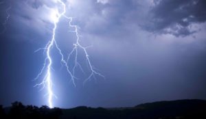 Plasma entsteht durch Blitze in der Natur