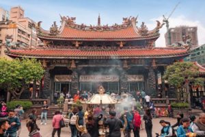 Taiwan_February_28_2019.A_lot_of_people_at_Longshan_Buddhist_temple,_landmark_temple_in_taiwan_.