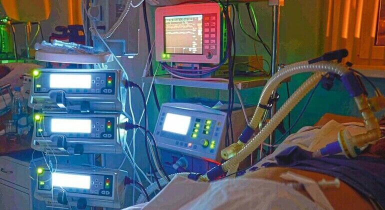 Glowing_monitors_in_intensive_care_department._Nigth_shift_at_icu,_patient_in_critical_state.