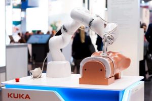 Roboter-Assistenzsysteme unterstützen den Arzt