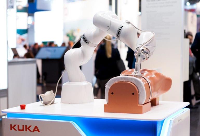 Roboter-Assistenzsysteme unterstützen den Arzt