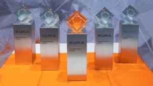 Kuka_Innovation_Award_Trophaee.jpg