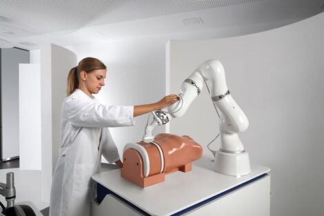 Kuka Innovation Award mit dem Motto „Medical Robotics Challenge 2.0“