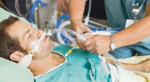 Nurse_adjusting_endotracheal_tube_in_patient's_mouth_at_hospital