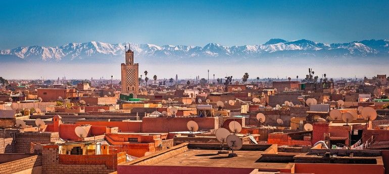 Panoramic_view_of_Marrakesh_and_the_snow_capped_Atlas_mountains,_Morocco