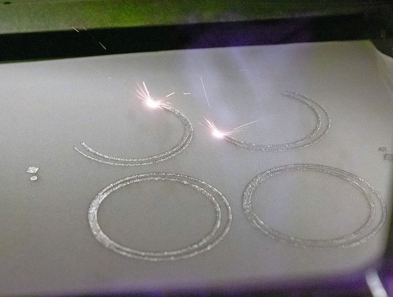 Zwei Laser machen 3D-Druck produktiver