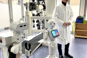 Wie Serviceroboter künftig in Klinik und Pflege helfen
