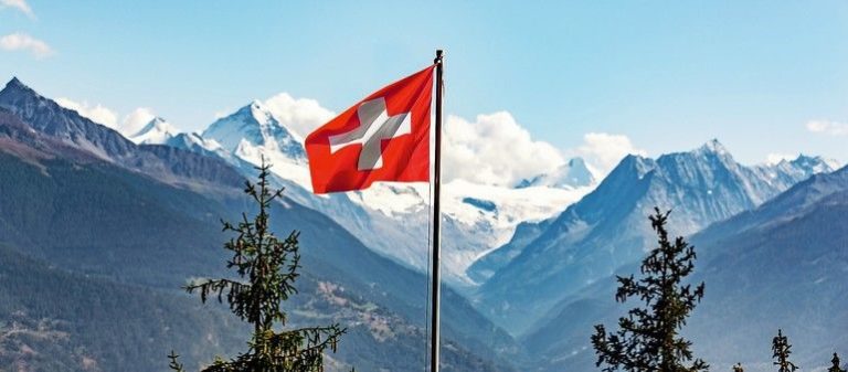 Schweizer_Flagge_im_Wallis