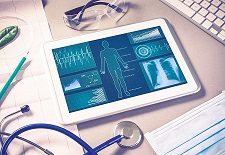 Tablet mit medizinischen Inhalten als Symbol für Medizintechnik Fernstudium für Elektrotechniker